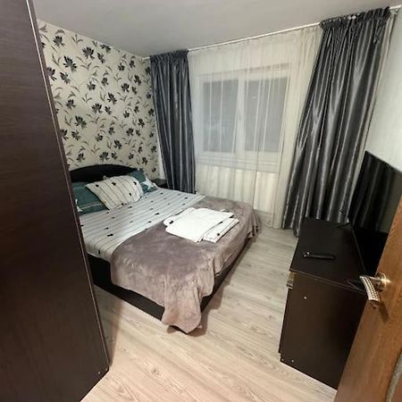 Apartament De Inchiriat 2 Camere クラヨーヴァ エクステリア 写真