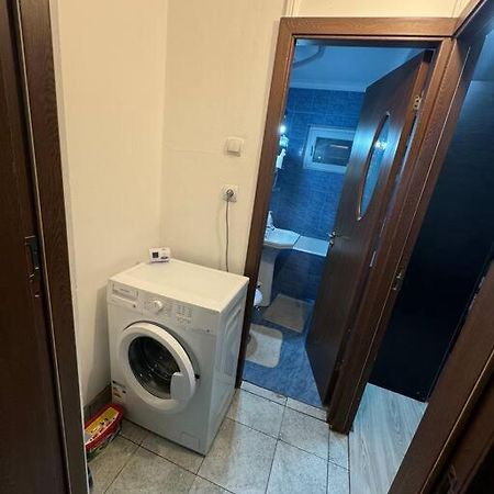 Apartament De Inchiriat 2 Camere クラヨーヴァ エクステリア 写真