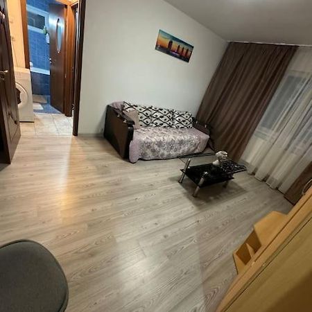 Apartament De Inchiriat 2 Camere クラヨーヴァ エクステリア 写真